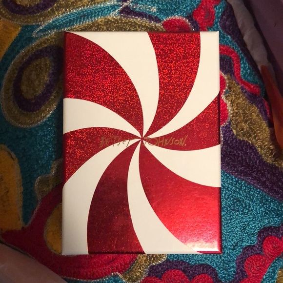 Adorable Betsey Johnson Sparkly Faux Pearl & Rhinestone Gingerbread Necklace - Picture 17 of 17